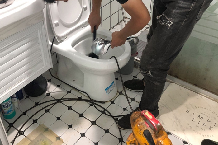 梅江马桶堵塞自己疏通还是找师傅?专业上门服务让你省时更省心