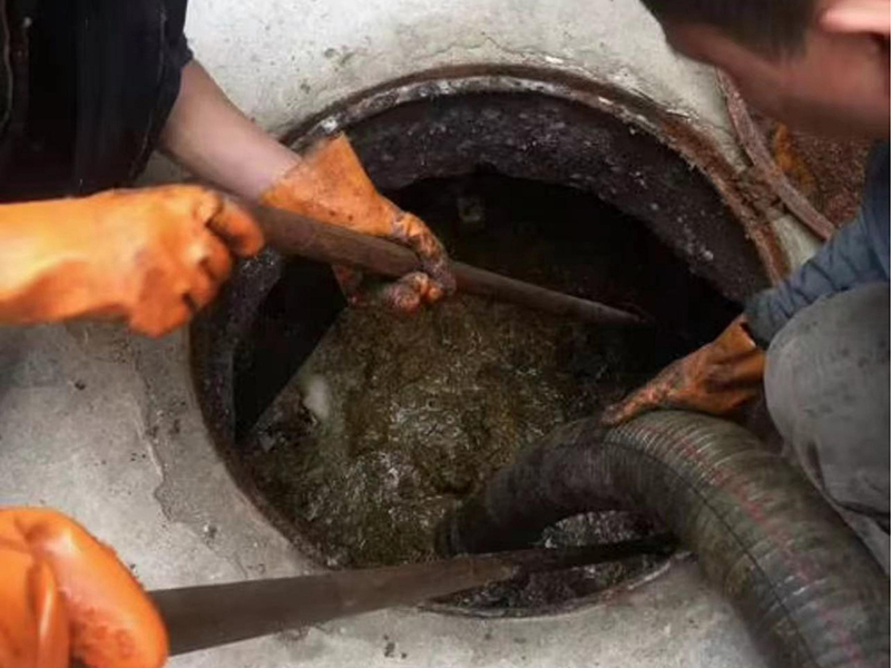 梅江清理化粪池时如何避免沼气的危害?